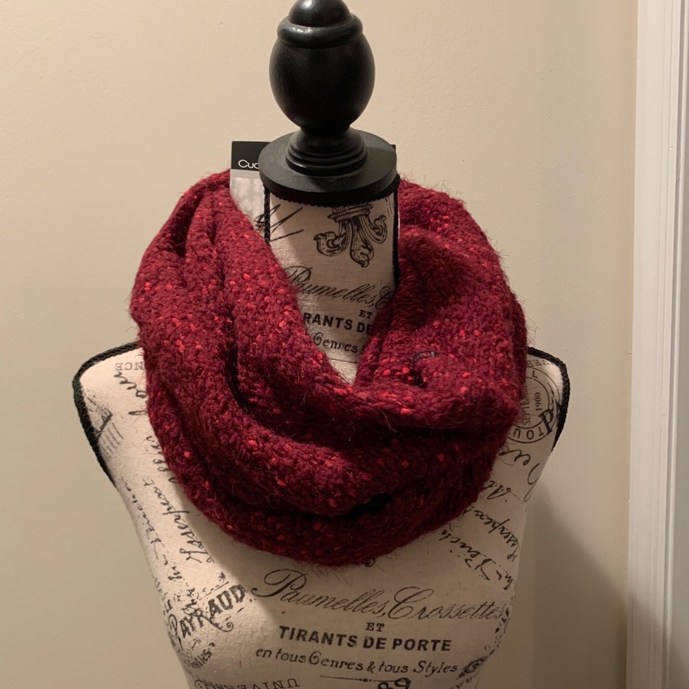 Cuddl Duds Woven Infinity Scarf